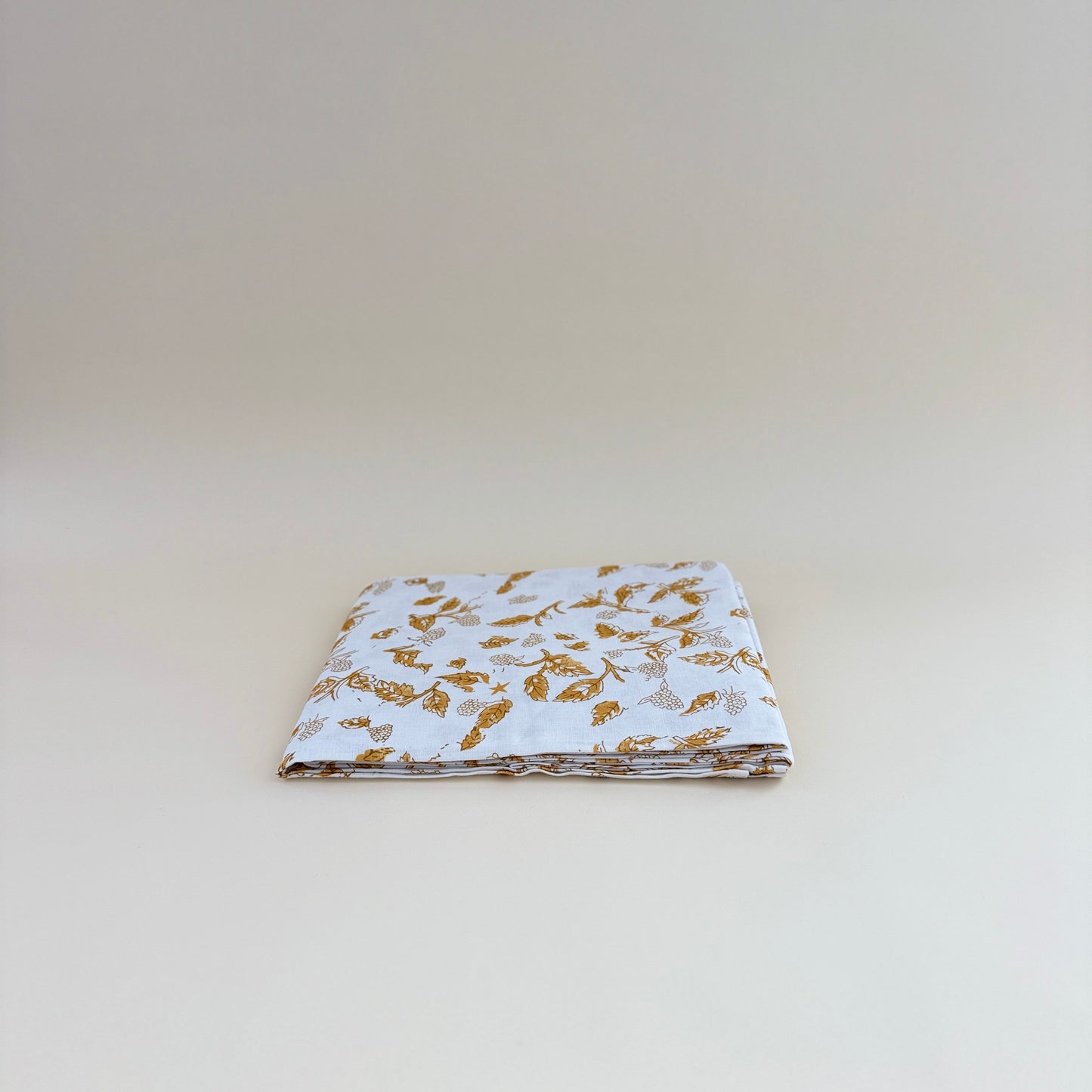 Marguerite Table Cover